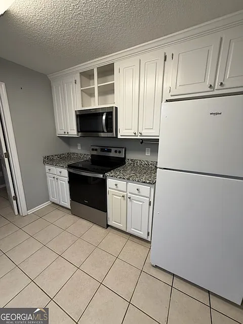 3 bed, 2.0 bath, 1428 sqft, $1,900 — Photo 4