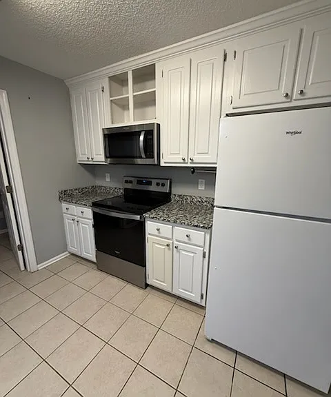 200 Brookdale Dr — Photo 4