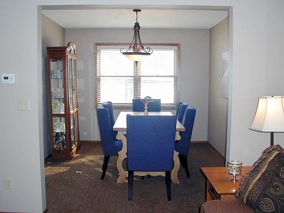 4th image of 2052 Burke Ave E