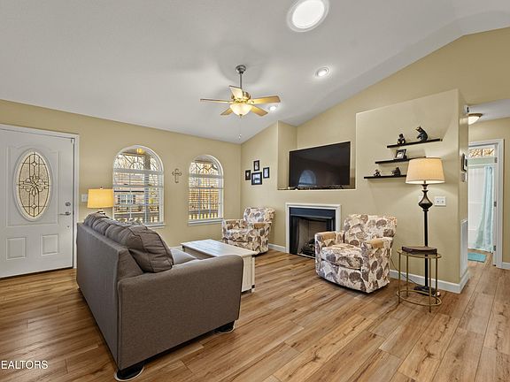 5th image of 139 Hunterwood Ln