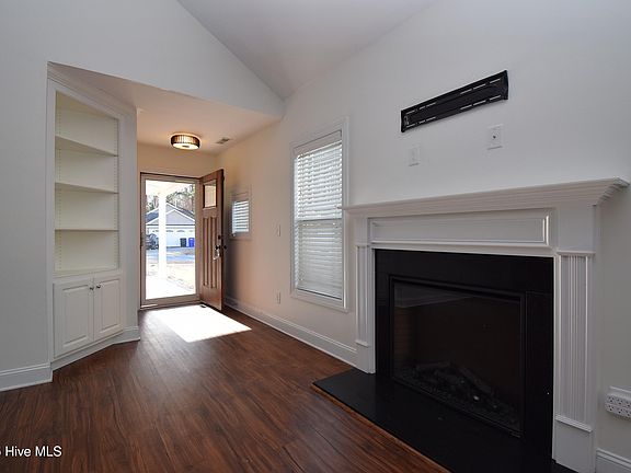 3rd image of 2401 Sawgrass Dr
