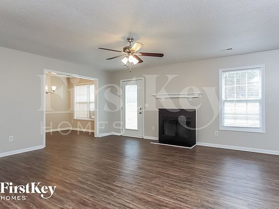 2nd image of 2815 Leo Dr
