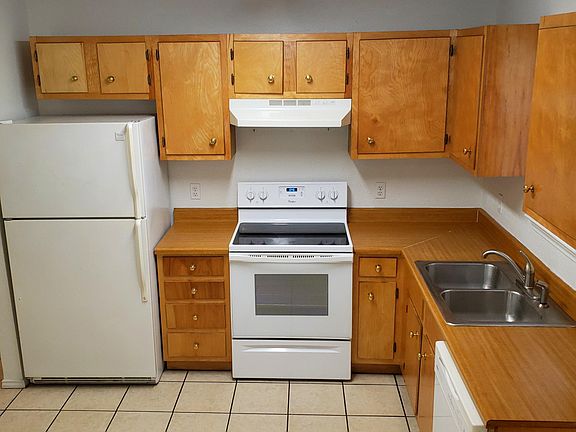 5th image of 605 College St APT A