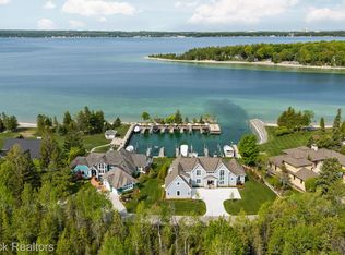 7615 Oyster Bay Dr, Charlevoix, MI 49720