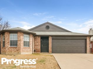 501 Hollyberry Dr, Mansfield, TX 76063