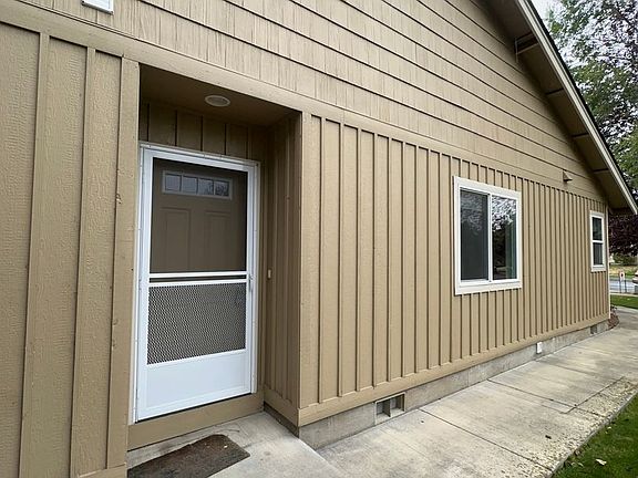 3rd image of 858 NE Hidden Valley Dr #1