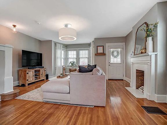 2nd image of 1867 W 5th Ave