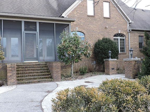 3rd image of 1834 Clintonville Rd