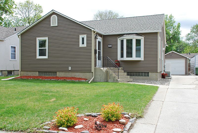 1st image of 820 Wyoming Ave