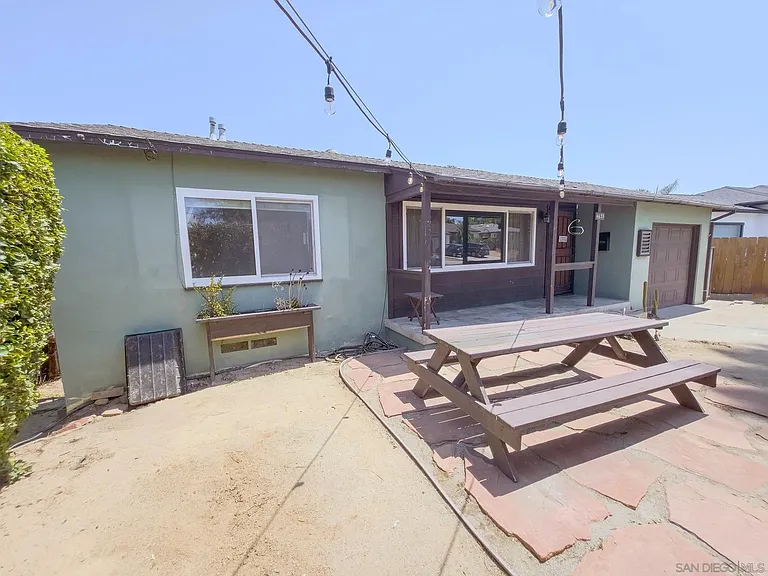 4635 Virginia Ave — Photo 2