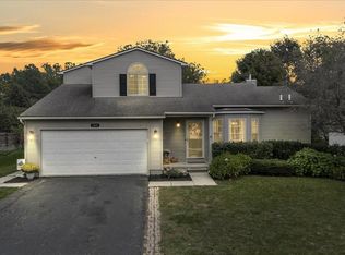 184 Eagle Crest Dr, South Lyon, MI 48178