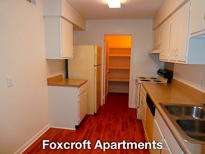 3rd image of 1015 Foxcroft Ln APT 5