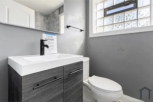 245 W 43rd St — Photo 12
