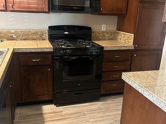2nd image of 1733 Round Mountain Cir