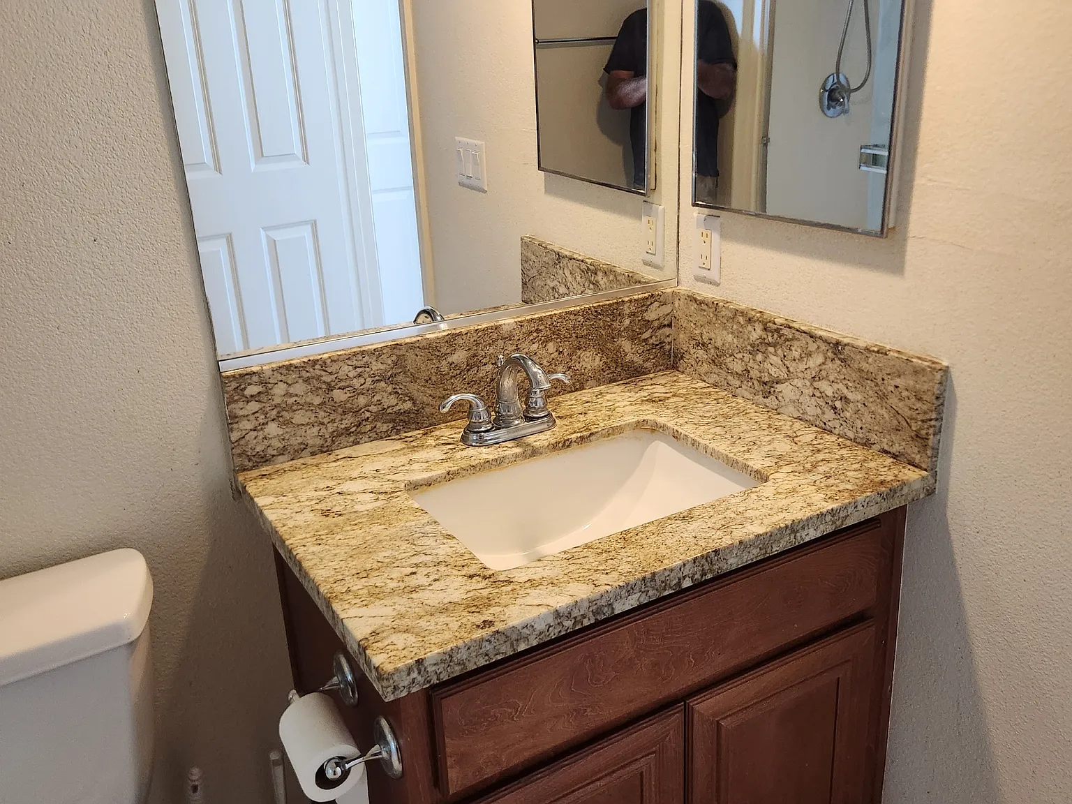 5 bed, 4999 sqft, $1,399 — Photo 3