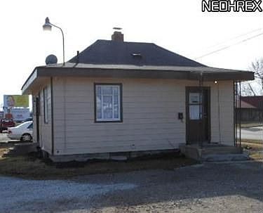 2nd image of 2071 East Ave