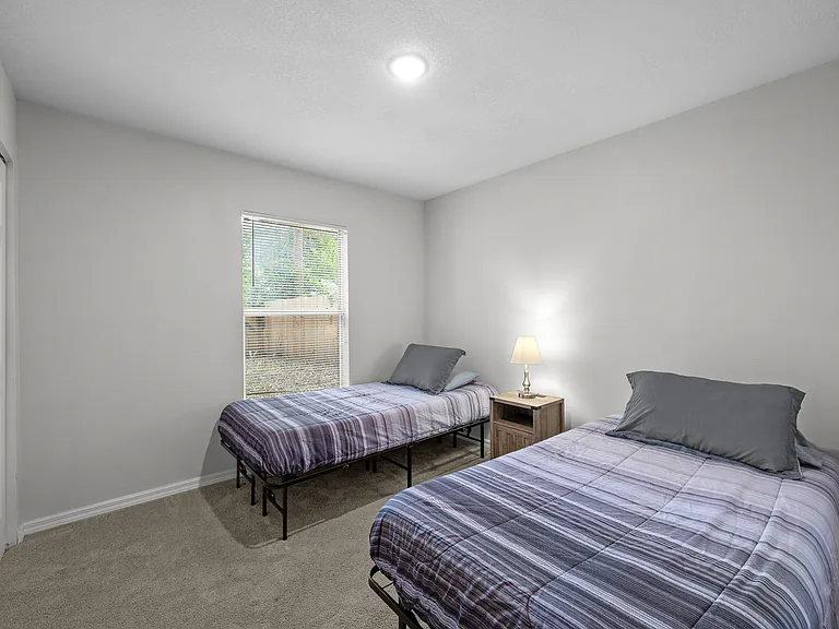 8013 N Alaska St — Photo 12