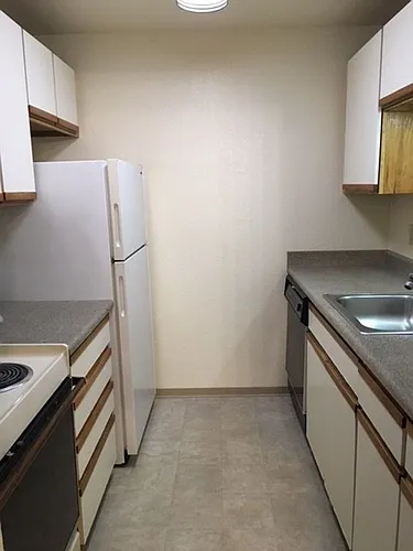 Hilltop Court Apartments Photo 1