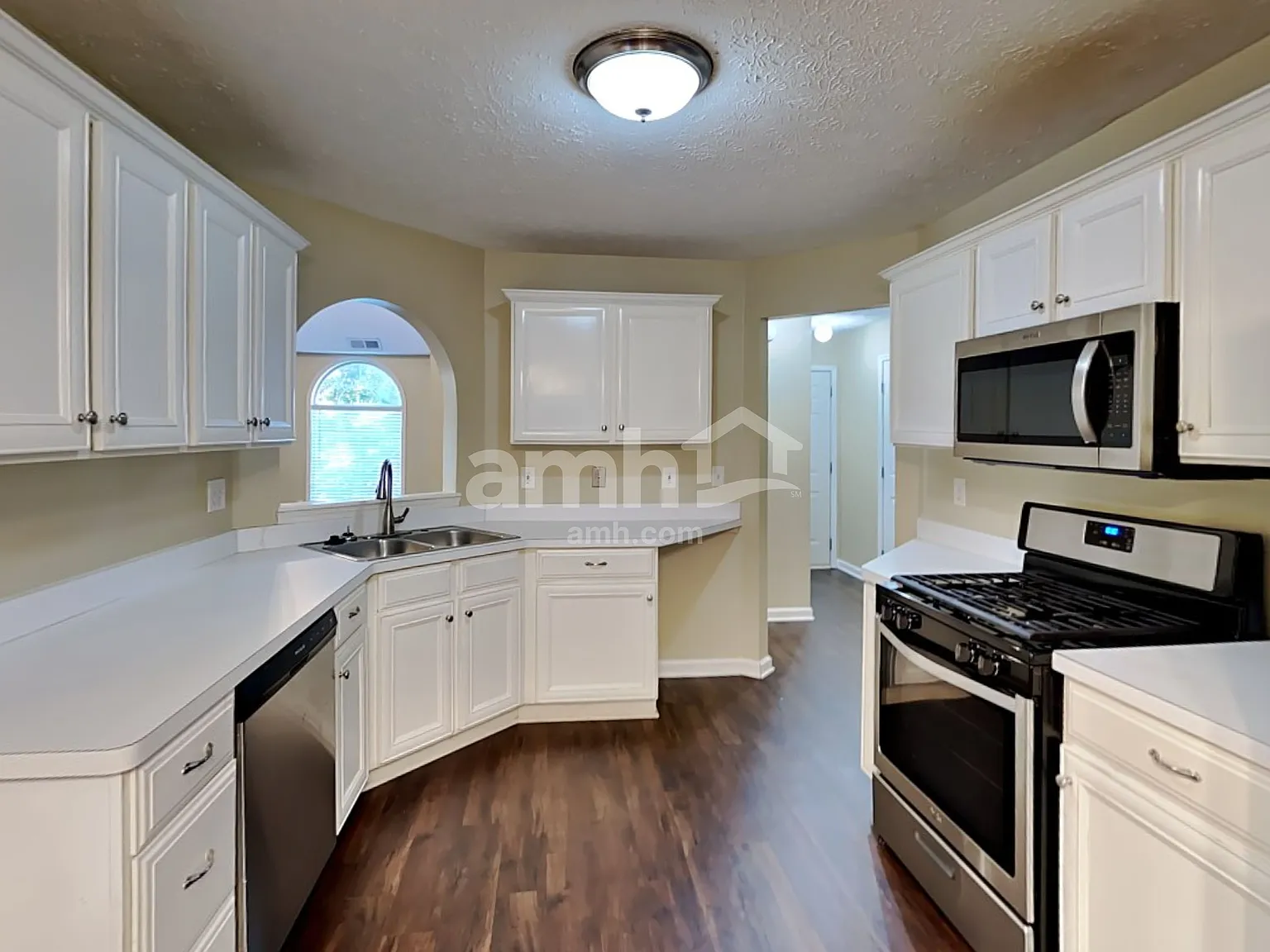 3 bed, 2.5 bath, 1648 sqft, $2,315 — Photo 3