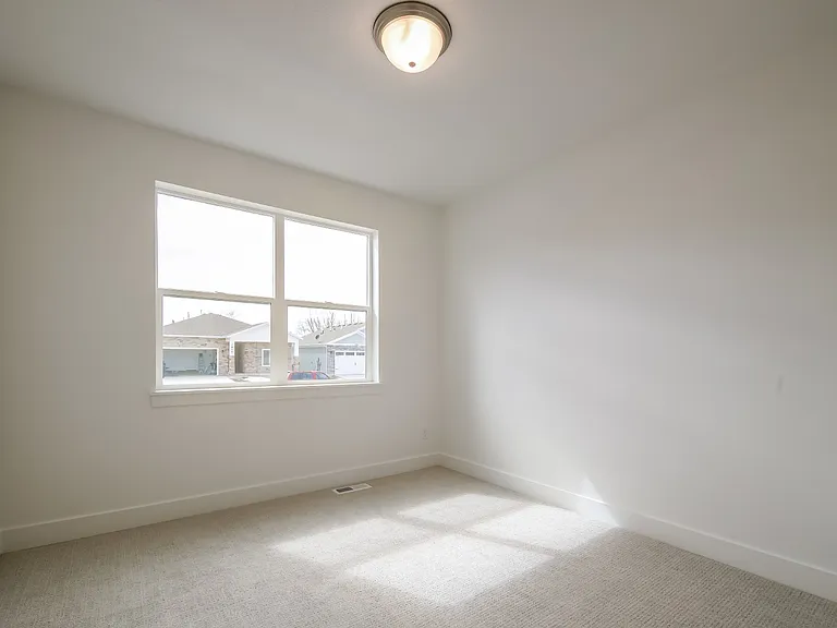 1017 E Tucker Ln — Photo 16
