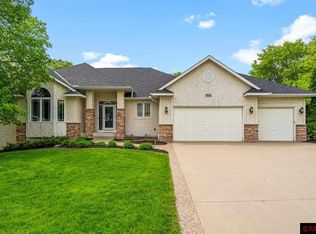 1416 E Pond Rd, Eagan, MN 55122