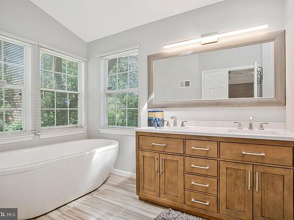 5th image of 1405 Meadowlake Ct