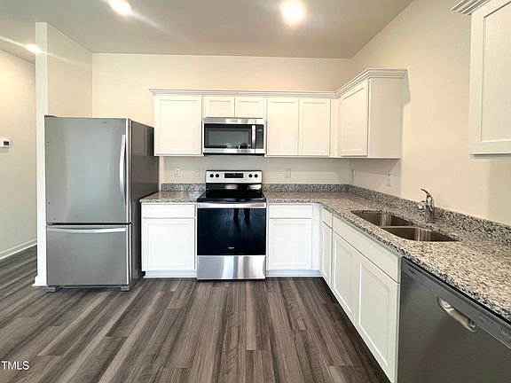 3rd image of 1003 Dakine Dr