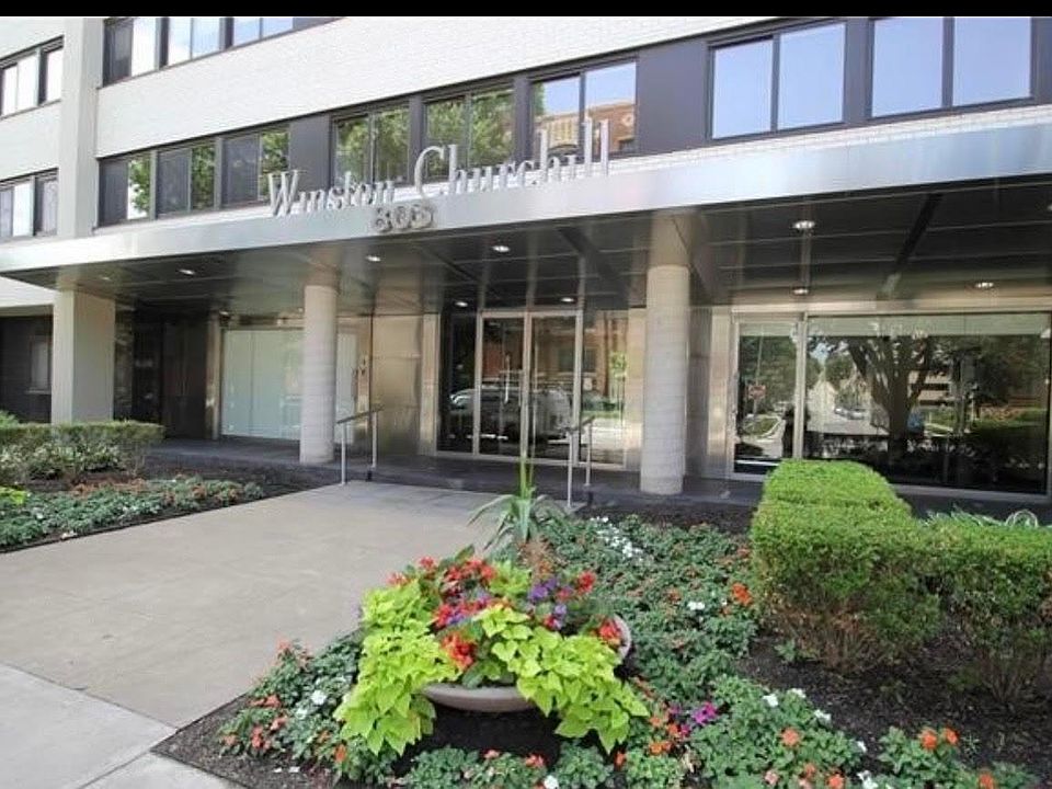 1st image of 805 W 48th St #1203