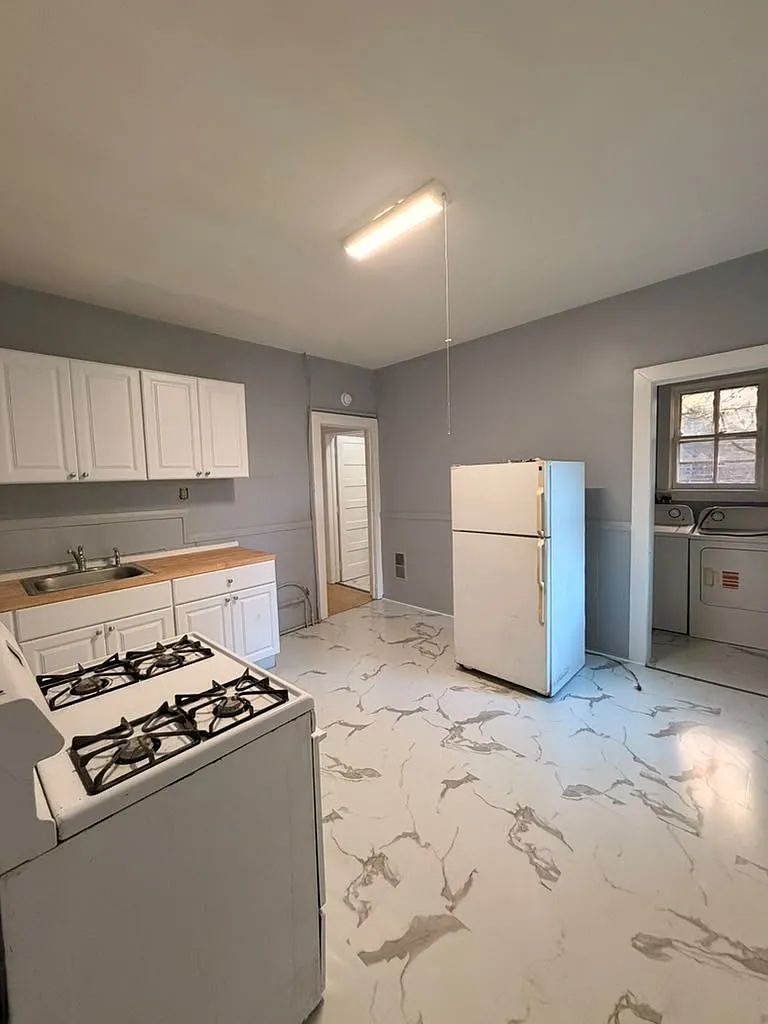 3 bed, 1200 sqft, $1,590 — Photo 1