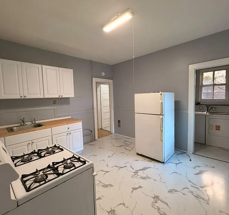 331 Congress St #2