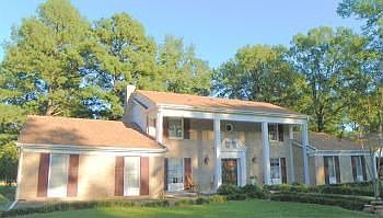 2nd image of 1114 Southgate Dr