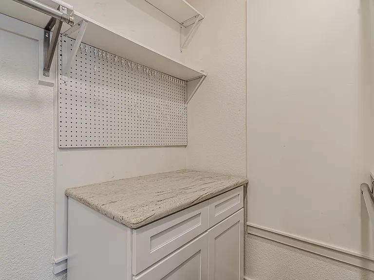 311 W Mistletoe Ave — Photo 32