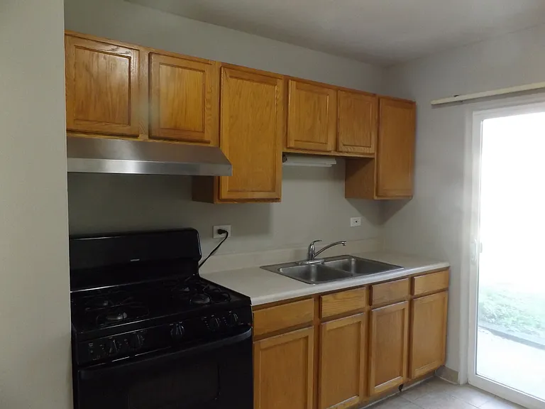 710 W Huntington Commons Rd #1B — Photo 8