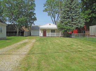 209 Bristol St N, Almont, MI 48003
