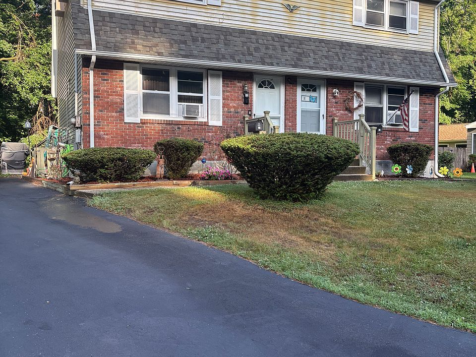 2nd image of 12 Rose Garden Ln