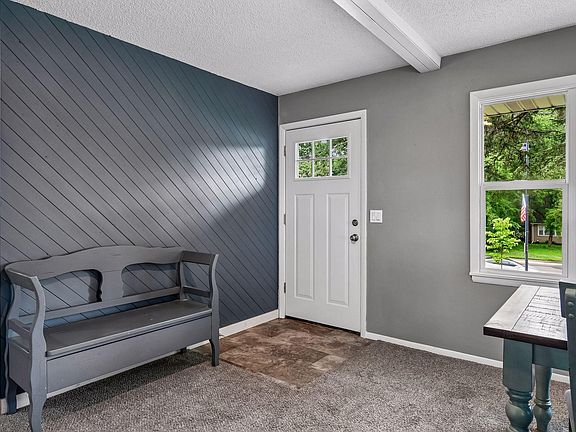 3rd image of 5049 Shoreline Dr