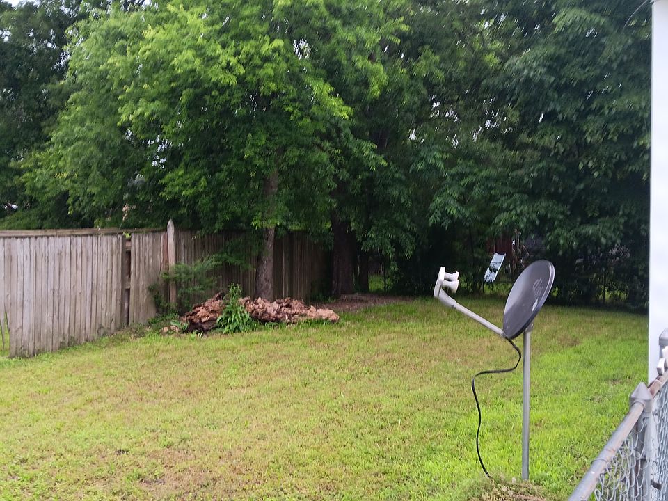 2nd image of 914 Peterson Rd
