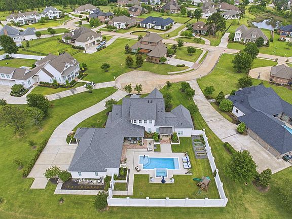 3rd image of 5015 Water Oak Ct