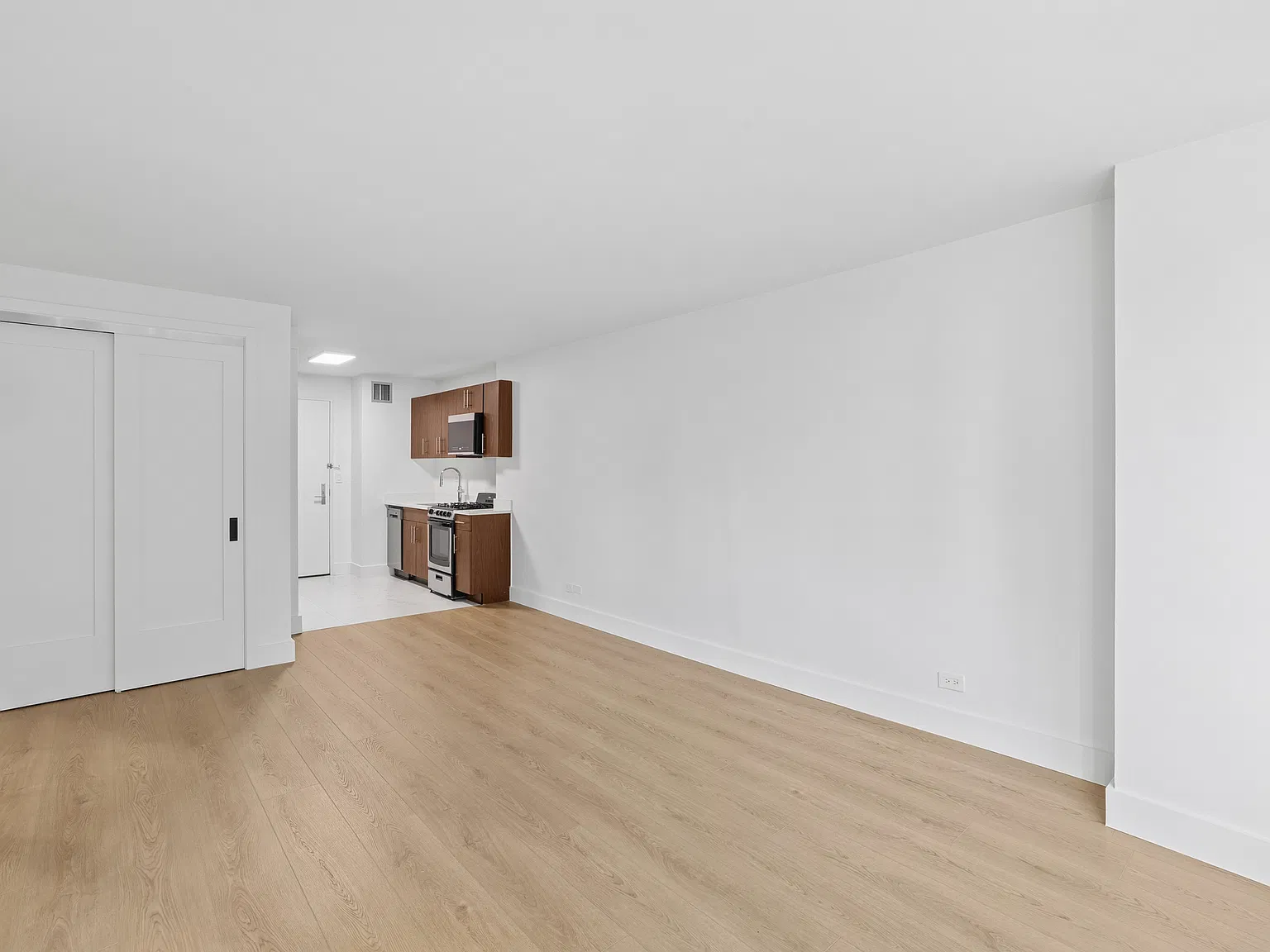 315 West 57th Street — Photo 4