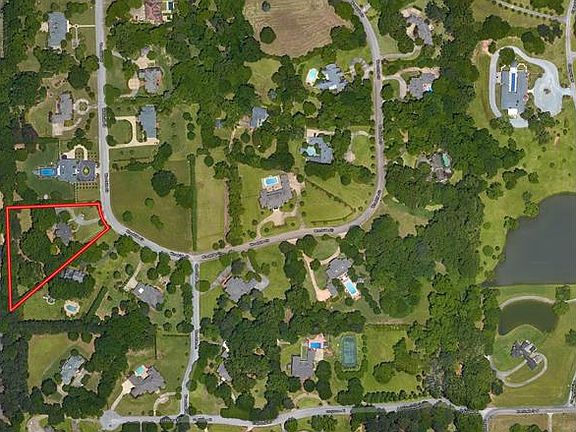 4th image of 5550 Woodside Cir