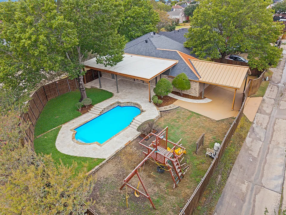2641 Windswept Ln