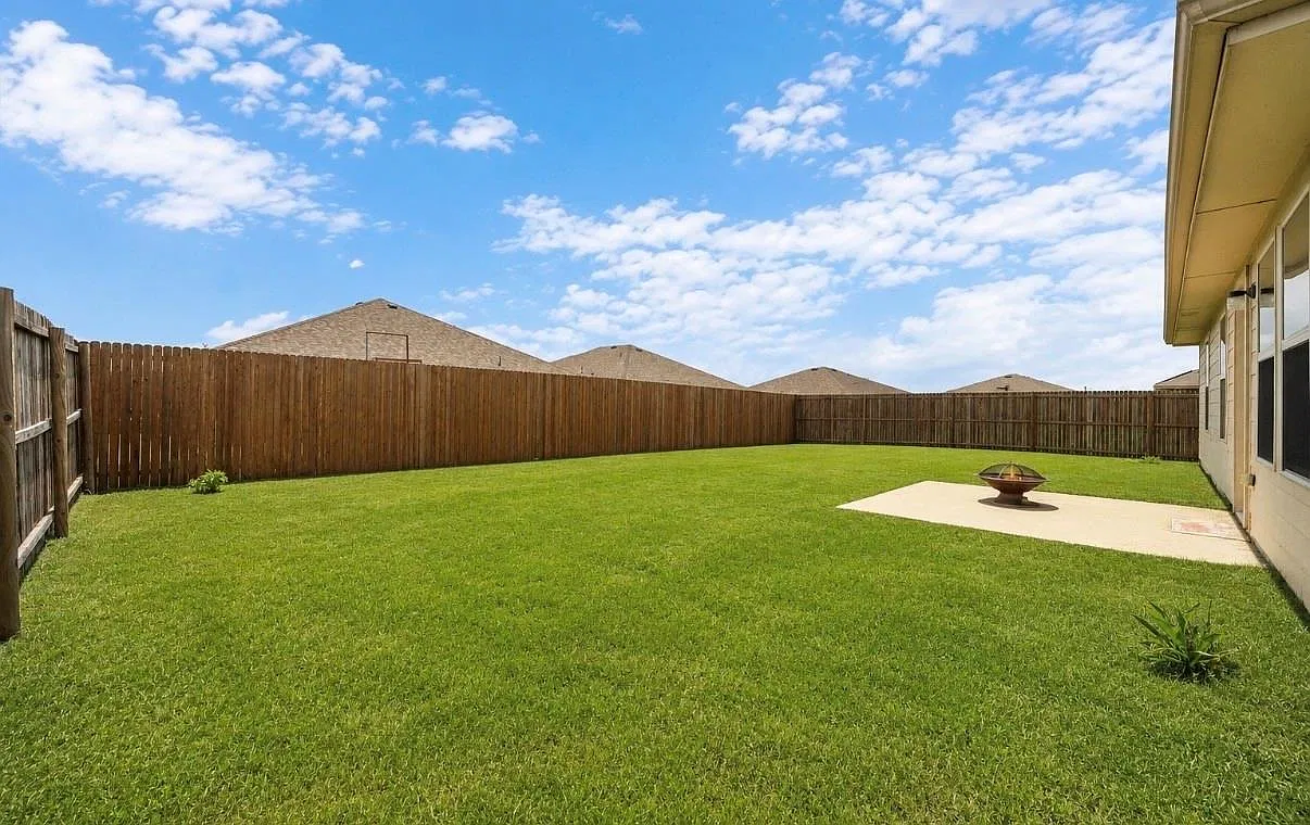 Stylish 5-Bed Home with Resort-Style Amenities in Magnolia Phase I, Josephine — Photo 3