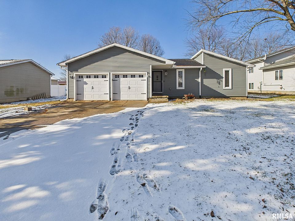 1st image of 13 Hawthorn Ln