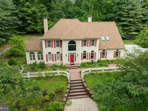 1400 Hampton Dr, Downingtown, PA 19335