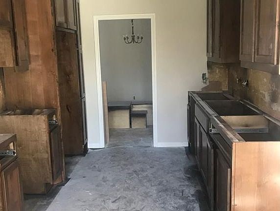 5th image of 1102 Austin Ave