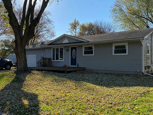 415 Morley St, Grand Ledge, MI 48837