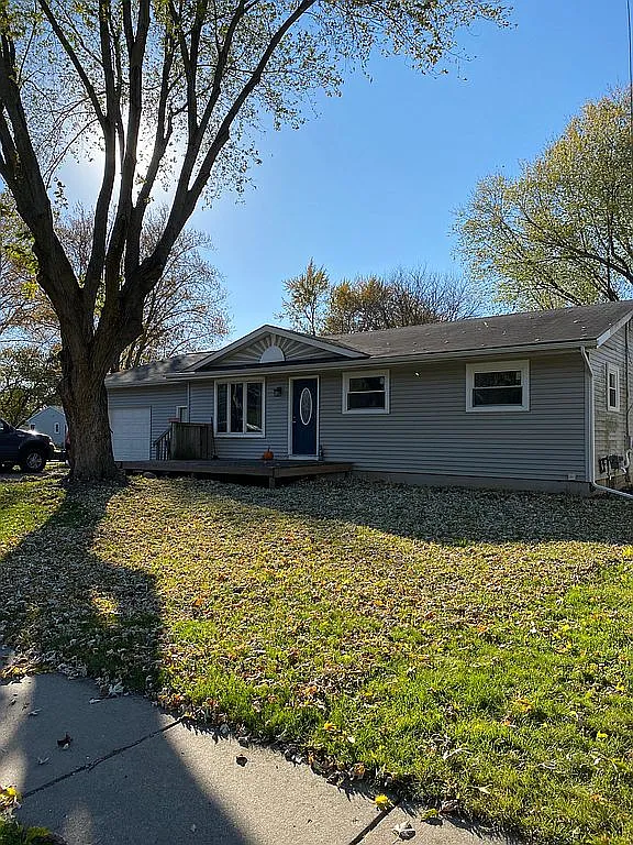 415 Morley St photo 1