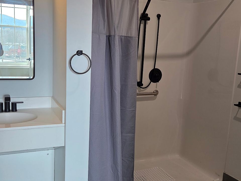 2nd image of 190 Main St #212