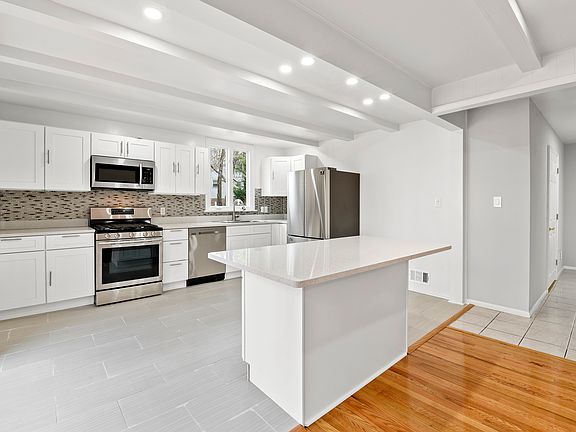 2nd image of 2313 Jamaica Dr