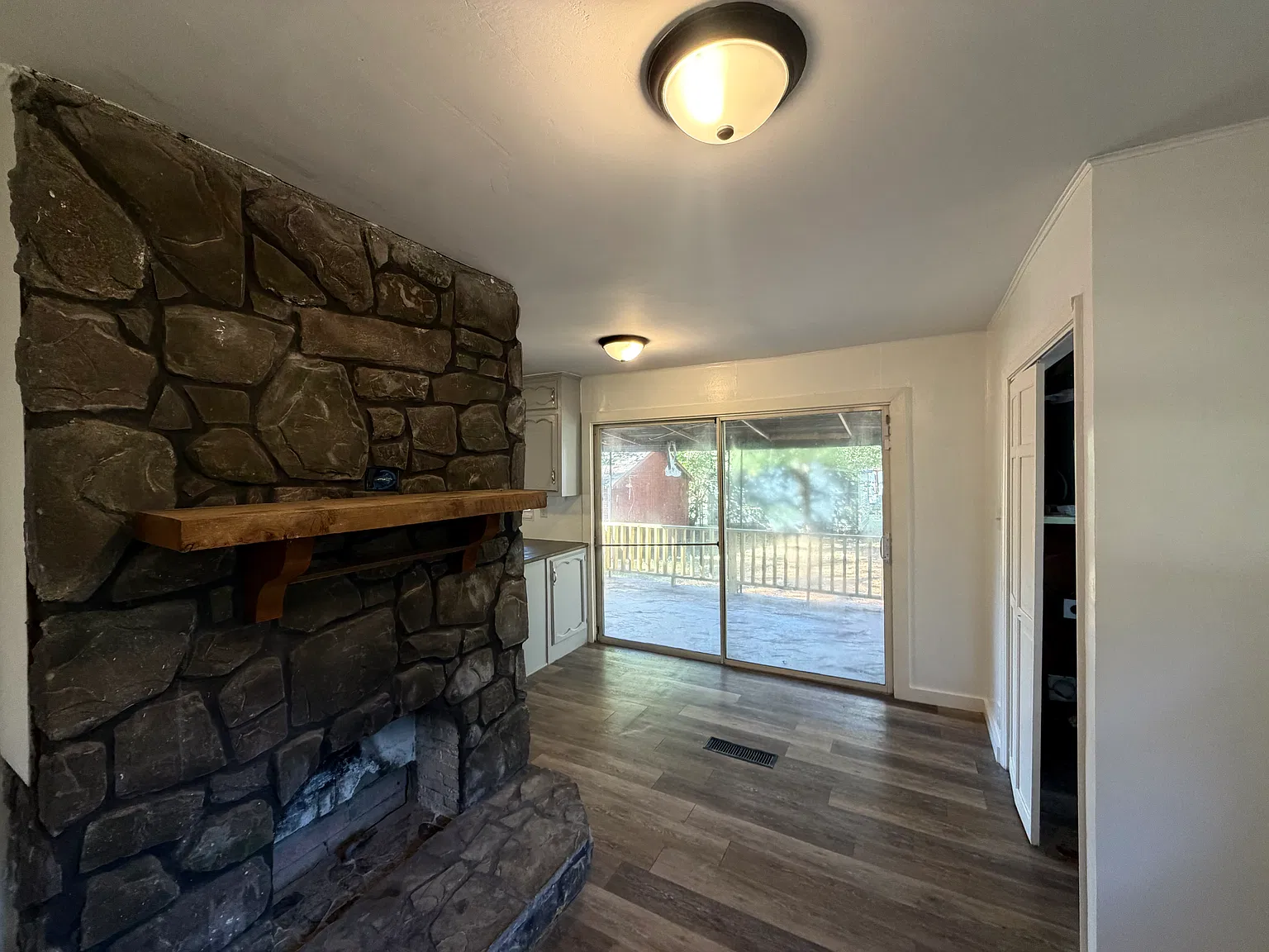 3 bed, 1296 sqft, $1,200 — Photo 3
